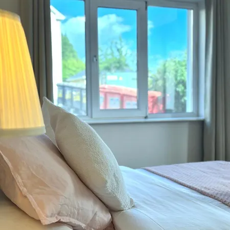 Appartement 10- Oceanfront Gem Overlooking Cobh