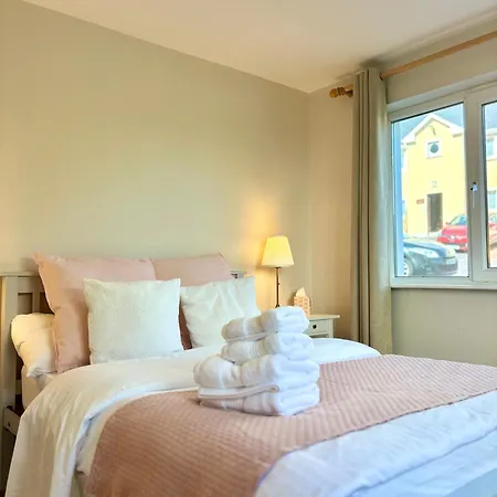 10- Oceanfront Gem Overlooking Cobh Daire *