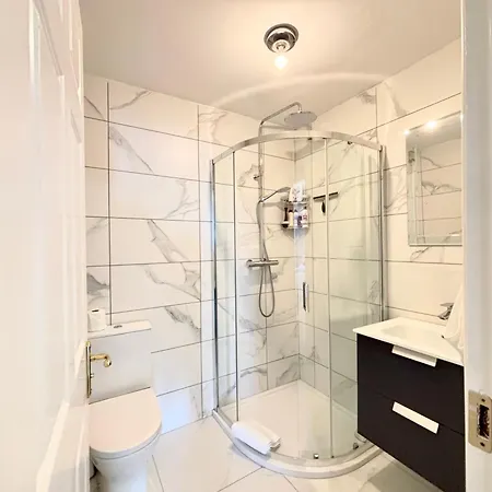 10- Oceanfront Gem Overlooking Cobh Appartement