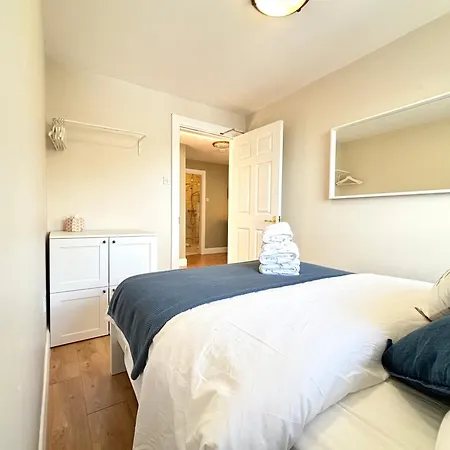 Daire 10- Oceanfront Gem Overlooking Cobh *
